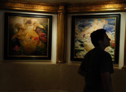 Sala del Museo Néstor que exhibe <i>El amanecer</i> y <i>El mediodía</i>, dos obras de la serie <i>Poema del Atlántico.</i>
