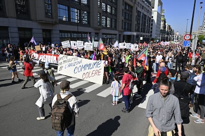 Manifestación del sindicato socialista FGTB/ABVV y del sindicato cristiano CSC/ACV el martes 29 de abril en Bruselas.