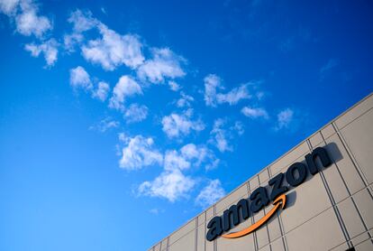 (FILES) In this file photo the Amazon logo is viewed at the 855,000-square-foot Amazon fulfillment center in Staten Island, one of the five boroughs of New York City, on February 5, 2019. - Amazon on September 24, 2020 launched its Luna streaming video game service, challenging Microsoft and Google in the fast-growing segment. Gamers in the US were invited to request early access to Luna, which uses a video game controller to connect directly to games hosted at Amazon Web Services datacenters to stream play through Fire TV as well as personal computers. (Photo by Johannes EISELE / AFP)