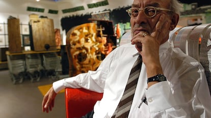 El diseñador italiano Gaetano Pesce, retratado en Milán en 2005.