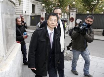 Gao Ping acude a firmar a la Audiencia la semana pasada tras su liberación de prisión.