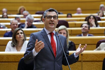 El ministro de Presidencia, Relaciones con las Cortes y Justicia, Félix Bolaños, interviene en la sesión de control al Gobierno celebrada este martes en el Senado.