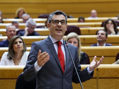 El ministro de Presidencia, Relaciones con las Cortes y Justicia, Félix Bolaños, interviene en la sesión de control al Gobierno celebrada este martes en el Senado.