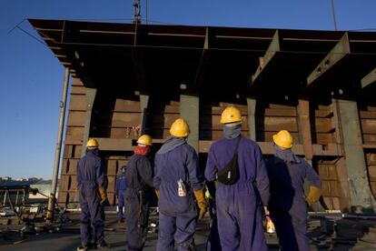 Trabajadores en uno de los astilleros de Vigo. 