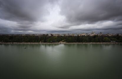 Vistas desde el mirador de la estatua de Alfonso XII del parque del Retiro que podrán admirar los ciudadanos tras su próxima apertura pública.
