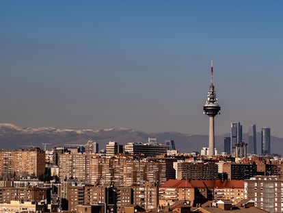 Vista de Madrid con la boina de contaminación desde el parque del Cerro del Tío Pío, en Vallecas.