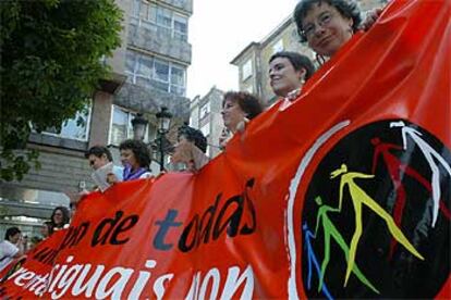Cabecera de la multitudinaria manifestación en Vigo, a la que han asistido miles de mujeres de toda Europa.