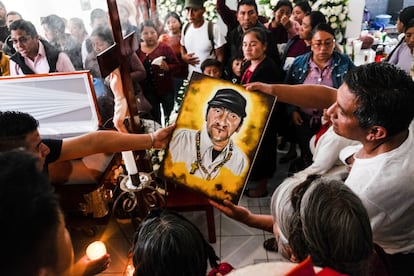 La imagen del Padre Marcelo Pérez durante una misa en honor en Chiapas (México).