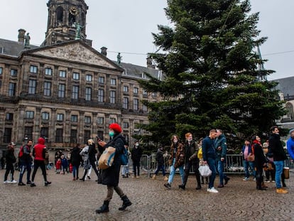 Zona comercial, en Amsterdam (Países Bajos). 