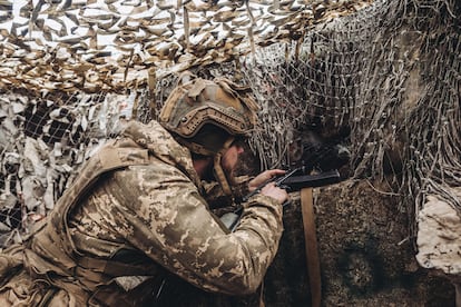 Un soldado del ejército ucranio en Donetsk, el martes.