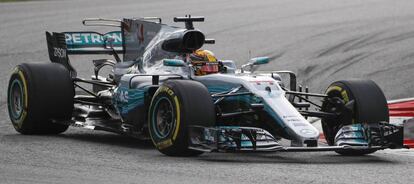 Lewis Hamilton durante la calificaci&oacute;n del s&aacute;bado. 