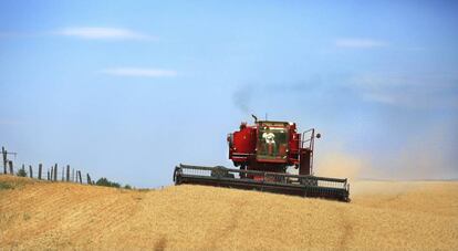 Un agricultor estadoundiense en plena recolecta