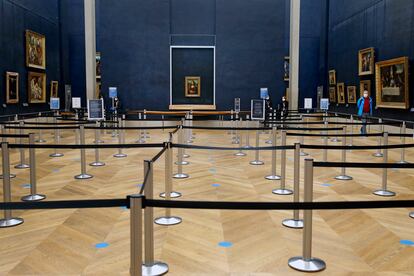 'Mona Lisa', de Leonardo da Vinci, cuelga en el Louvre vacío, el pasado 29 de octubre.