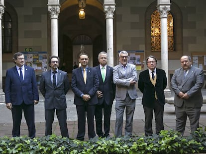 Els candidats a rector de la UB (d'esq. a dta.), Màrius Rubiralta, Joan Guàrdia, David Vallespin, Joan Elias, Rafael Franco, Norbert Bilbeny i Eduardo L. Mariño.