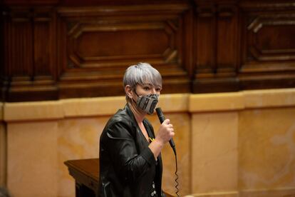 Lourdes Ciuró, en una intervención en el pleno del Parlament.