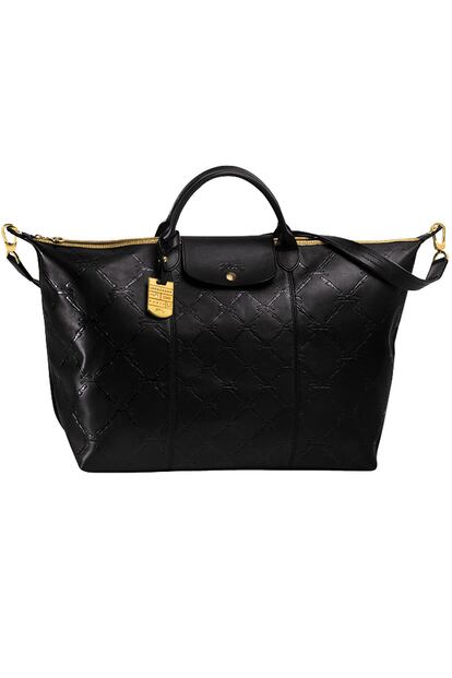 Bolsa de viaje para un fin de semana de descanso. Este modelo de piel en negro es de LONGCHAMP (c.p.v).