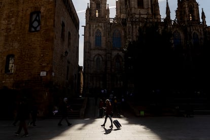 Escasa presencia de turistas en el centro de Barcelona debido al coronavirus.