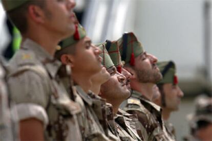 Partida de 31 de los 70 soldados encargados de reforzar el contingente militar español destinado en Afganistán, el pasado 12 de mayo.
