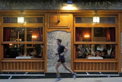 Fachada del Gran café de Gijón, en el paseo de Recoletos.