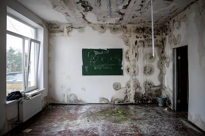 Ukraine’s empty classrooms 