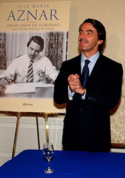 José María Aznar en la presentación de su libro de memorias a la prensa mexicana tras conocerse el asunto de la medalla.