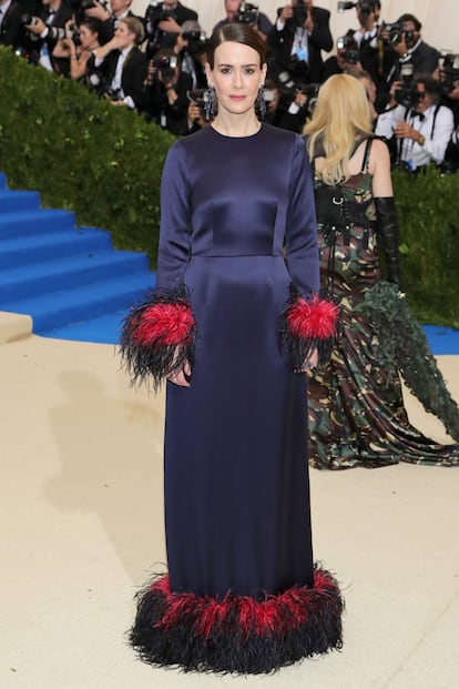 Sarah Paulson, de Prada.