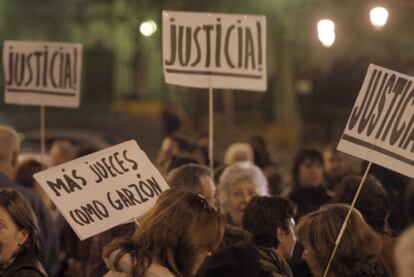 Concentración de apoyo a Garzón el pasado jueves, frente a la Audiencia Nacional.