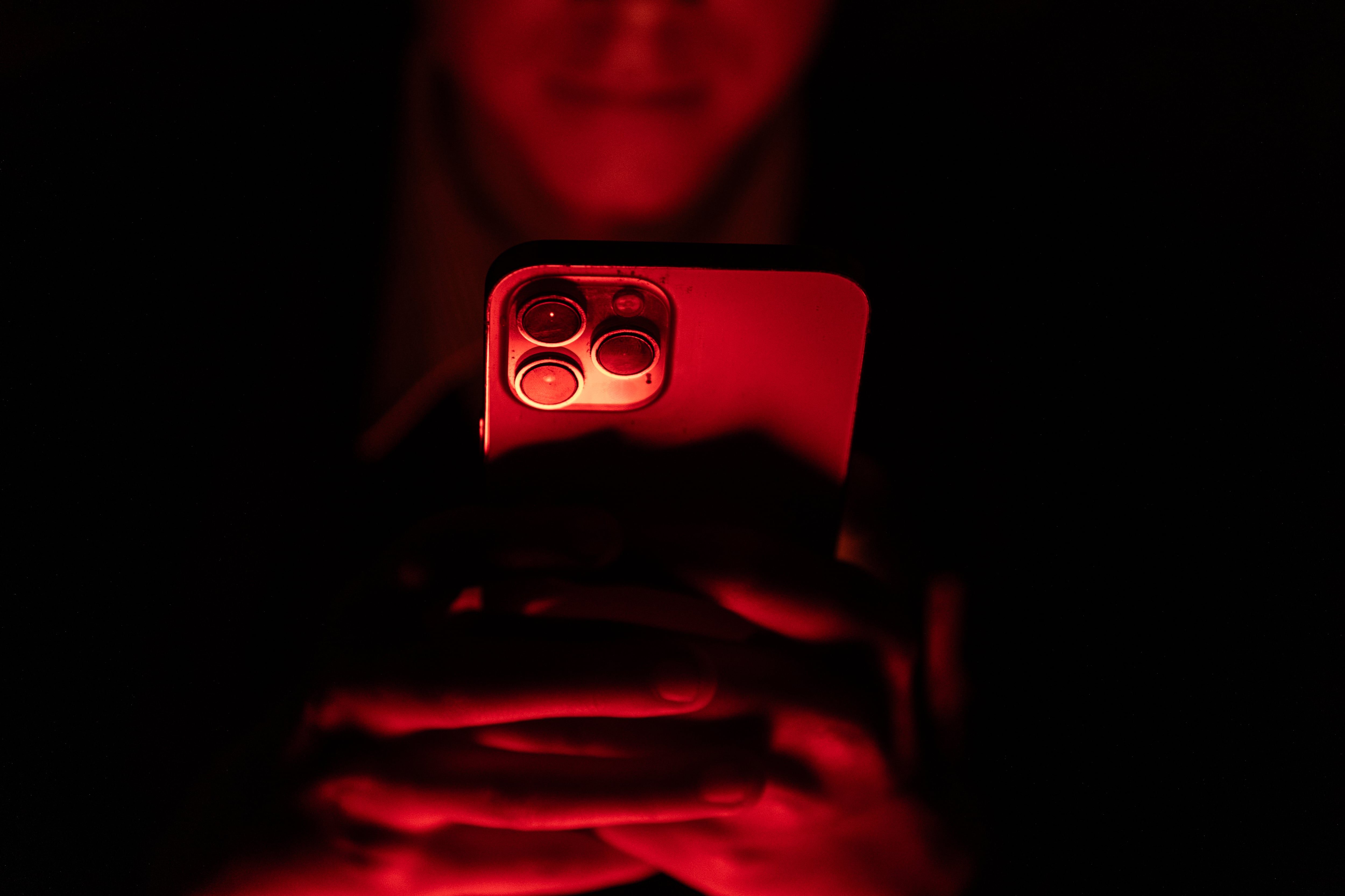 Bruselas cuestiona el plan de Sánchez de perseguir a los directivos por contenidos publicados por terceros en sus redes sociales