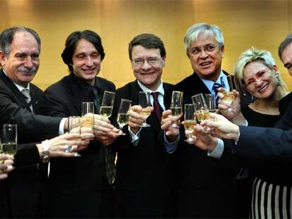 Brindis en el Congreso tras aprobar la Carta de Barcelona