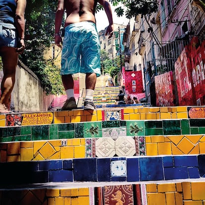 Las escaleras de Jorge Selarón, en el barrio de Lapa de Río de Janeiro. El artista realizó un mosaico para cada uno de los 215 escalone.