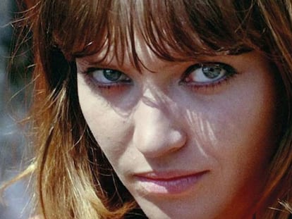 Anna Karina duranteas gravações de 'O Demônio das Onze Horas' (1965), de Jean-Luc Godard.