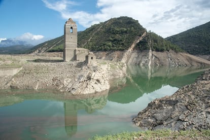 Panorámica del embalse de Mediano, en la provincia de Huesca, al 13% de su capacidad, el pasado 14 de septiembre.