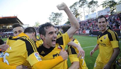 Los jugadores de Osasuna festejan en Montilivi.
