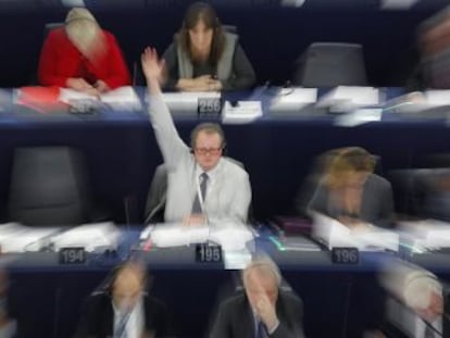 Una votaci&oacute;n en la sede de Estrasburgo del Parlamento Europeo.