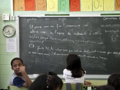 Alumnos del colegio Rafael Alberti de Badalona en clase de lengua catalana.