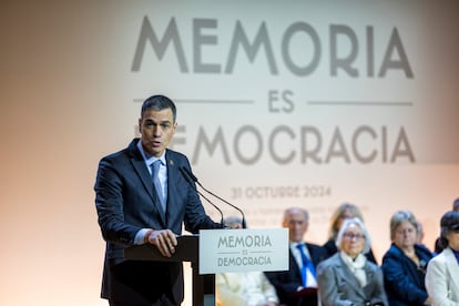 El presidente del Gobierno, Pedro Sánchez, pronuncia un discurso durante el acto.