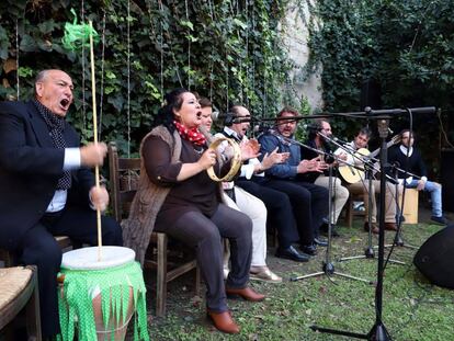 Grupo gaditano cantando villancicos en Jerez de la Frontera.