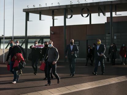 De izquierda a derecha, Rull, Forn, Cuixart, Sanchez, Turull, Romeva y Junqueras saliendo de la prisión de Lledoners el pasado 29 de enero.