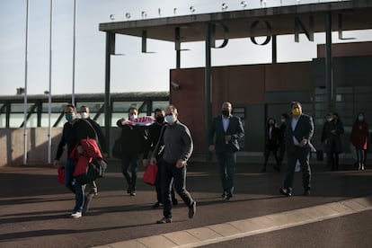 De izquierda a derecha, Rull, Forn, Cuixart, Sanchez, Turull, Romeva y Junqueras saliendo de la prisión de Lledoners el pasado 29 de enero.