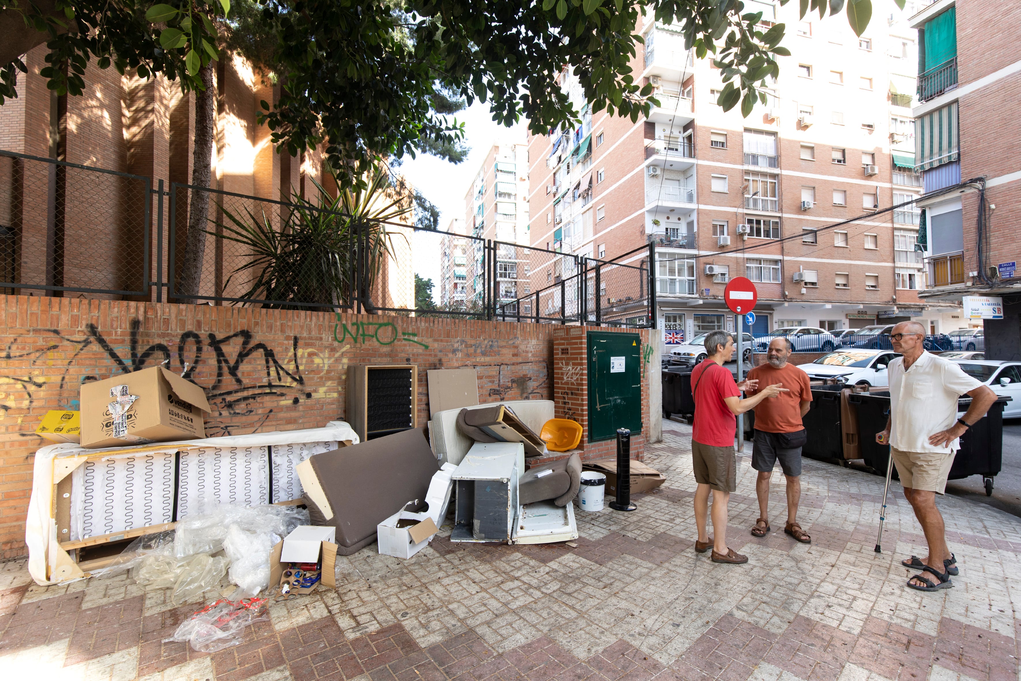 Málaga se enreda en su enésima polémica sobre la falta de limpieza de los barrios