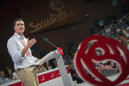 Pedro Sánchez durante su discurso de clausura del congreso federal extraordinario que le ha encumbrado como secretario general del PSOE.