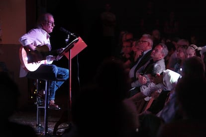 Luis Eduardo Aute, durante el homenaje en Madrid a Vicente Aleixandre en la casa del escritor, en junio de 2014.