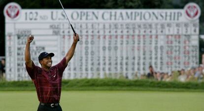 Tiger Woods celebra su victoria en el Open de Estados Unidos en el Black Course de Behtpage State Park, en Farmingdale (Nueva York, Estados Unidos).