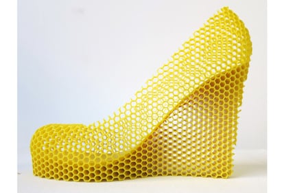 'Honey Natasha' forma parte de una colección de 12 pares de zapatos ('12 shoes for 12 lovers'). Su creador es el artista chileno Sebastián Errazuriz.