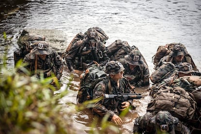 Miembros del Ejército español en un curso en la Guayana Francesa, en 2023.