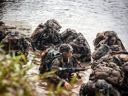 Miembros del Ejército español en un curso en la Guayana Francesa, en 2023.