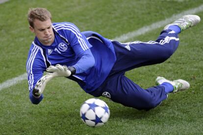 Neuer, en el entrenamiento de ayer del Schalke.