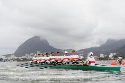 RIO DE JANEIRO, BRAZIL - AUGUST 08:  Maximilian Munski of Germany, Malte Jakschik of Germany, Andreas Kuffner of Germany, Eric Johannesen of Germany, Maximilian Reinelt of Germany, Felix Drahotta of Germany, Richard Schmidt of Germany, Hannes Ocik of Germany and Martin Sauer of Germany compete in the Men's Eight Heat 2 on Day 3 of the Rio 2016 Olympic Games at the Lagoa Stadium on August 8, 2016 in Rio de Janeiro, Brazil.  (Photo by Matthias Hangst/Getty Images)