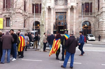 Concentraci&oacute; de suport a l&#039;Audi&egrave;ncia de Barcelona.