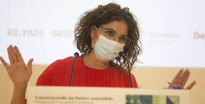 La ministra de Hacienda, María Jesús Montero, durante la clausura este mediodía del foro 'Construyendo un futuro sostenible', organizado por Cinco Días, El País y la SER.